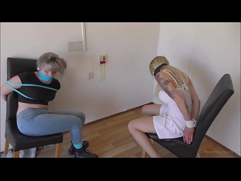 ❤️ Asılı / bağlanmış və ağzı bağlanmış / çətinlik içində olan qız ️  Seks az.pornolemon.ru ️❤